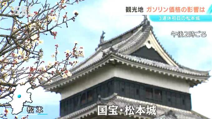 北アルプスの残雪とのコラボや梅の花との共演も　3連休初日の国宝・松本城は観光客でにぎわう　長野・松本市|TBS NEWS DIG