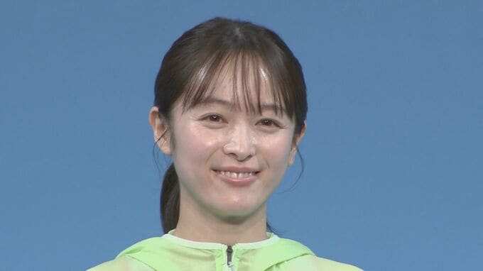 【清野菜名】　キービジュアル撮影で「息切れするくらい走った」　ランニングシューズに大興奮|TBS NEWS DIG