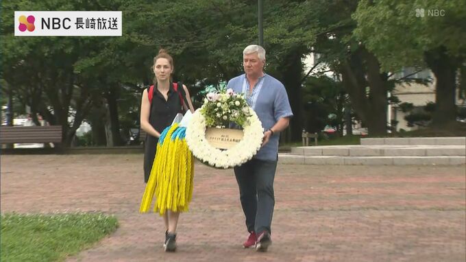 「同じことを繰り返さないことが大切」ウクライナの国立舞踏団が爆心地碑に献花【長崎】　|　長崎のニュース | 天気 | NBC長崎放送