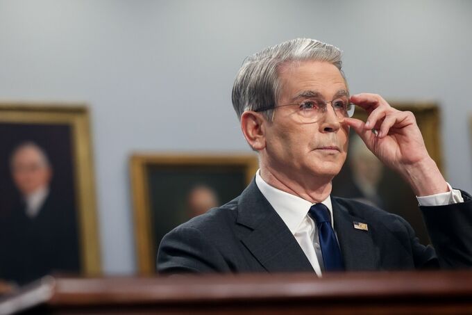 ベッセント財務長官、明確な利下げ方針示さぬパウエル議長に失望表明