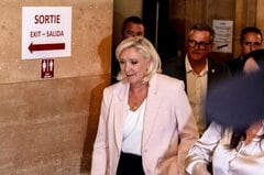 フランス大統領選、極右ルペン氏が決選投票で勝つ公算－支持率トップ| TBS CROSS DIG with Bloomberg
