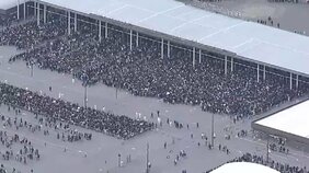 【速報】「並ばない万博」なのに…入場ゲート行列は通信状況悪化も要因 博覧会協会は来場者に”オフライン”協力依頼とWi-Fi設置へ|TBS NEWS DIG