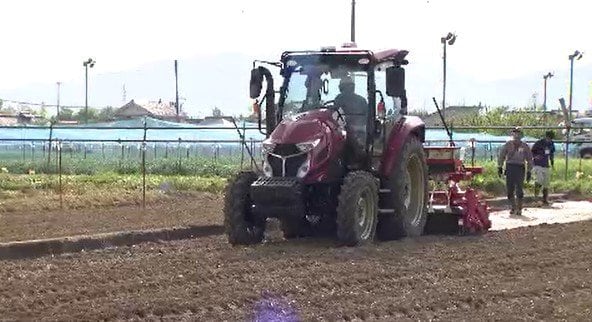 「苗作り」や「田植え」がない米作り…乾いた田んぼに直接種もみをまく「乾田直播」実証実験…労働力や生産コスト削減効果…春の農作業を分散させる狙いも　|　SBC NEWS | 長野のニュース | SBC信越放送