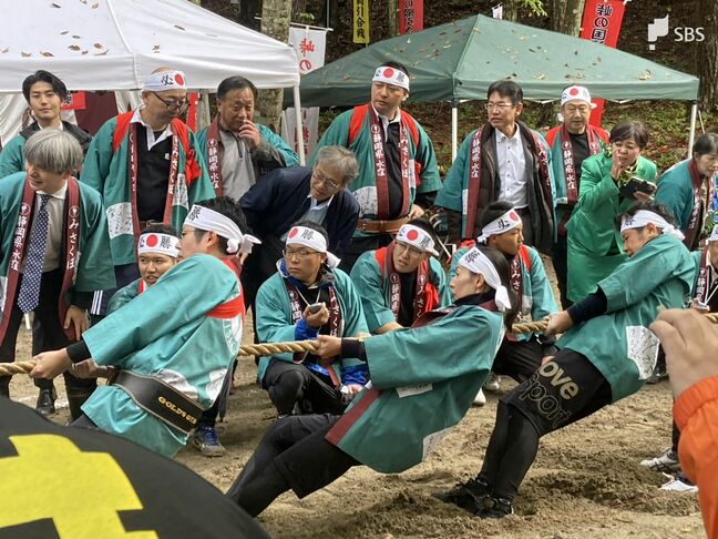 勝ったら『領土』が1メートルもらえます!陣地とプライドをかけた伝統の争い…「峠の国盗り綱引き合戦」今年は静岡県側が勝利|TBS NEWS DIG