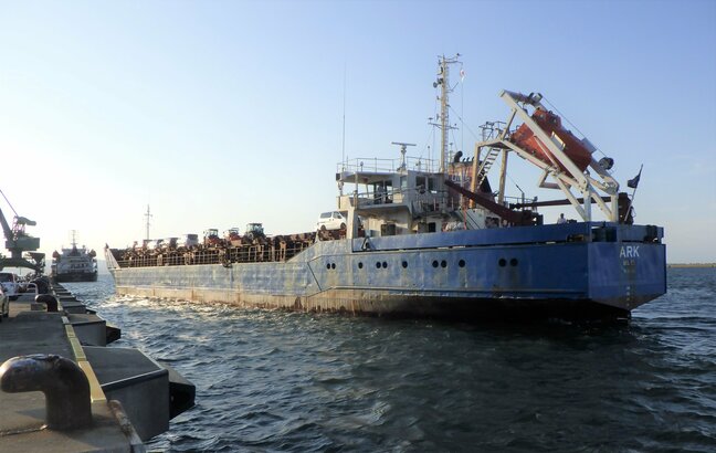 “出航” 直後7分…岸壁に衝突　強風押し切っての操船ミスか　56歳ロシア人船長の男性 書類送検　業務上過失往来危険の疑い　伏木海上保安部|TBS NEWS DIG