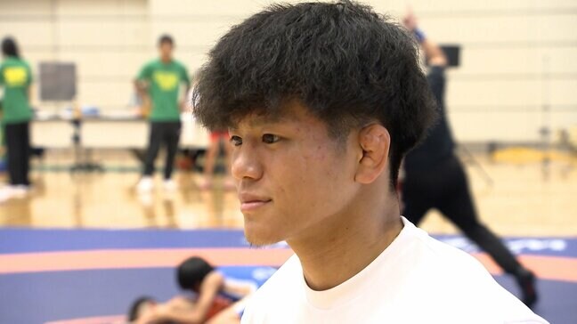レスリング世界選手権 清岡幸大郎は銀メダル、徳原姫花は3位決定戦へ 地元の恩師が今後の期待語る|TBS NEWS DIG