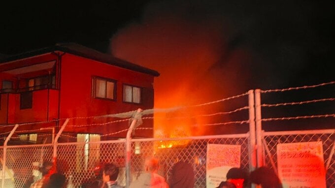 住宅1棟が全焼する火事、3人けが…全員意識あり　火は消し止められず現在も消火活動が続く（25日5:30時点）|TBS NEWS DIG