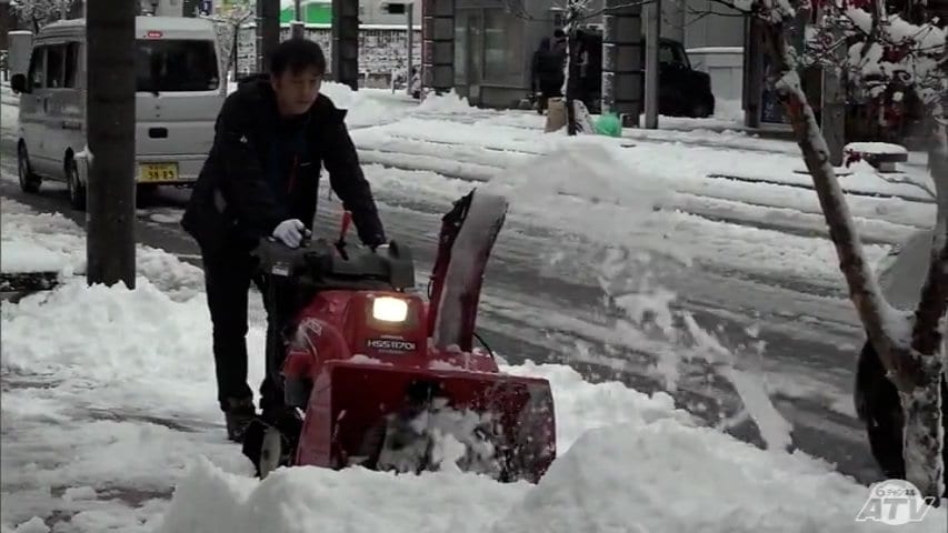 長沢風雪 急に積もった…」冬型の気圧配置が強まる青森県内 弘前では26日朝に積雪