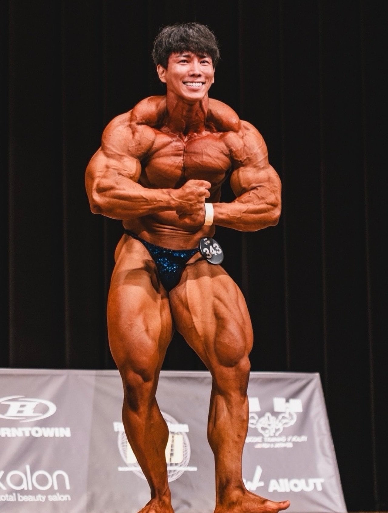 極端なボディービルダー 横川尚隆 】 ボディビル大会で「優勝しました」 超筋肉にファン反響