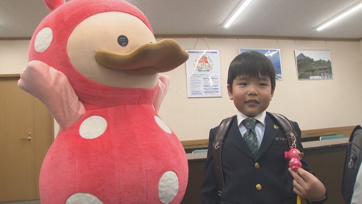 「まるんちゃん♪」防犯ブザーを新1年生にプレゼント　大分