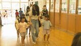 線状降水帯発生でダム緊急放流想定に訓練　小学生が園児たちの手を握って誘導、校舎2階へ|TBS NEWS DIG