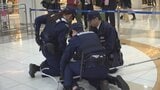 ショッピングモールで不審者対応訓練 警備員がさすまたやカートで安全確保 警察と連携を確認 山梨・イオンモール甲府昭和|TBS NEWS DIG