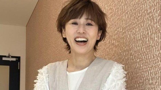 にしおかすみこさん　「あれ、何で腕組みしてたんだっけ」と、セルフツッコミ　「もうすぐ50歳」の近影に反響|TBS NEWS DIG