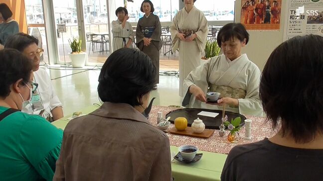 「国際お茶の日」記念し茶席楽しむイベント 黄檗弘風流が和紅茶を振る舞う＝静岡市清水区|TBS NEWS DIG