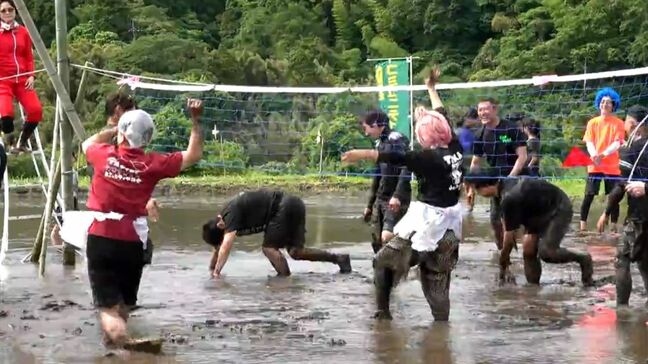 田植え前の水田でバレーボール大会 地域住民33人が泥まみれで豊作願う「楽しむ姿に元気もらえた」鹿児島・鹿屋市|TBS NEWS DIG