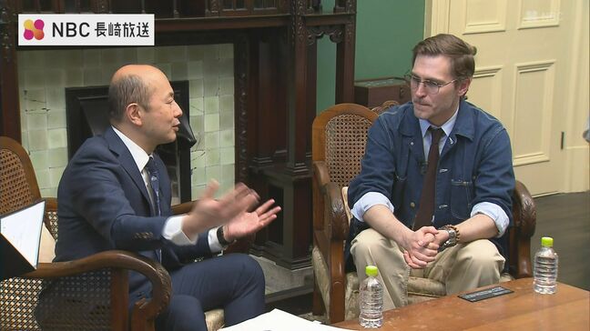 米紙”訪れるべき52か所”に長崎市推薦　ライターのクレイグ・モドさん　鈴木長崎市長と対談|TBS NEWS DIG