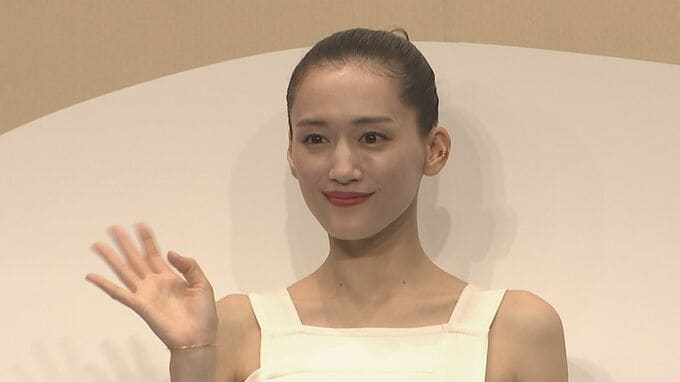 【綾瀬はるか】生活感あふれる「洗濯」エピソードに会場から和みの拍手|TBS NEWS DIG