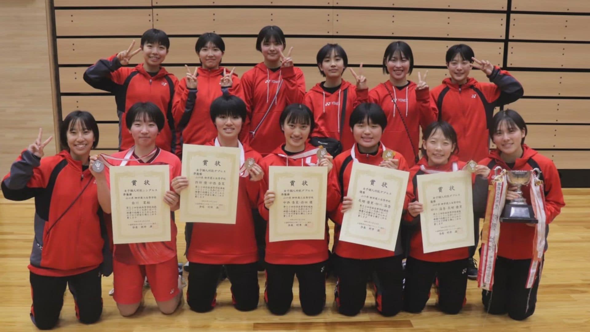 柳井商工女子バドミントン部 全国高校選抜大会のダブルスで優勝
