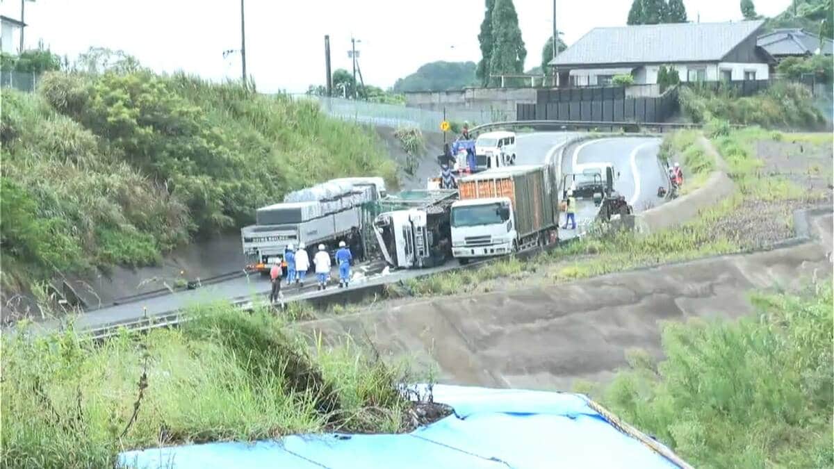 東九州道でトラックなど3台が絡む事故　志布志―志布志有明間が通行止め　鹿児島