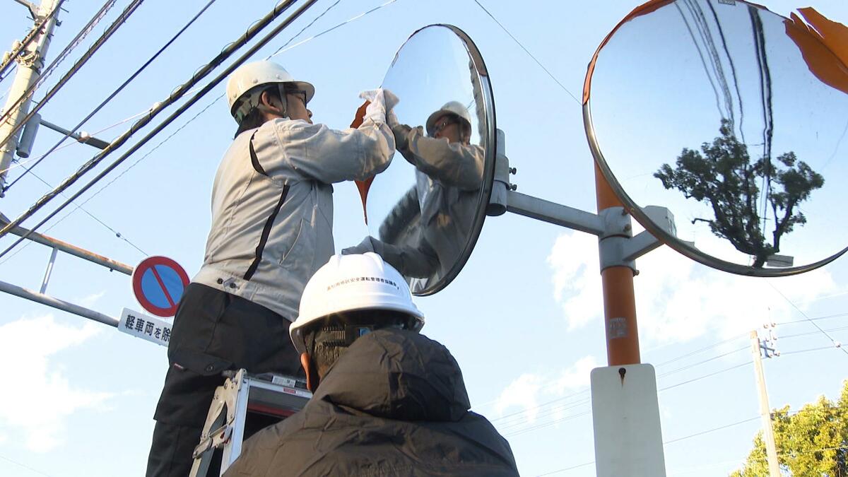カーブミラー573本・約800面を清掃　年末年始の交通安全運動を前に【高知】