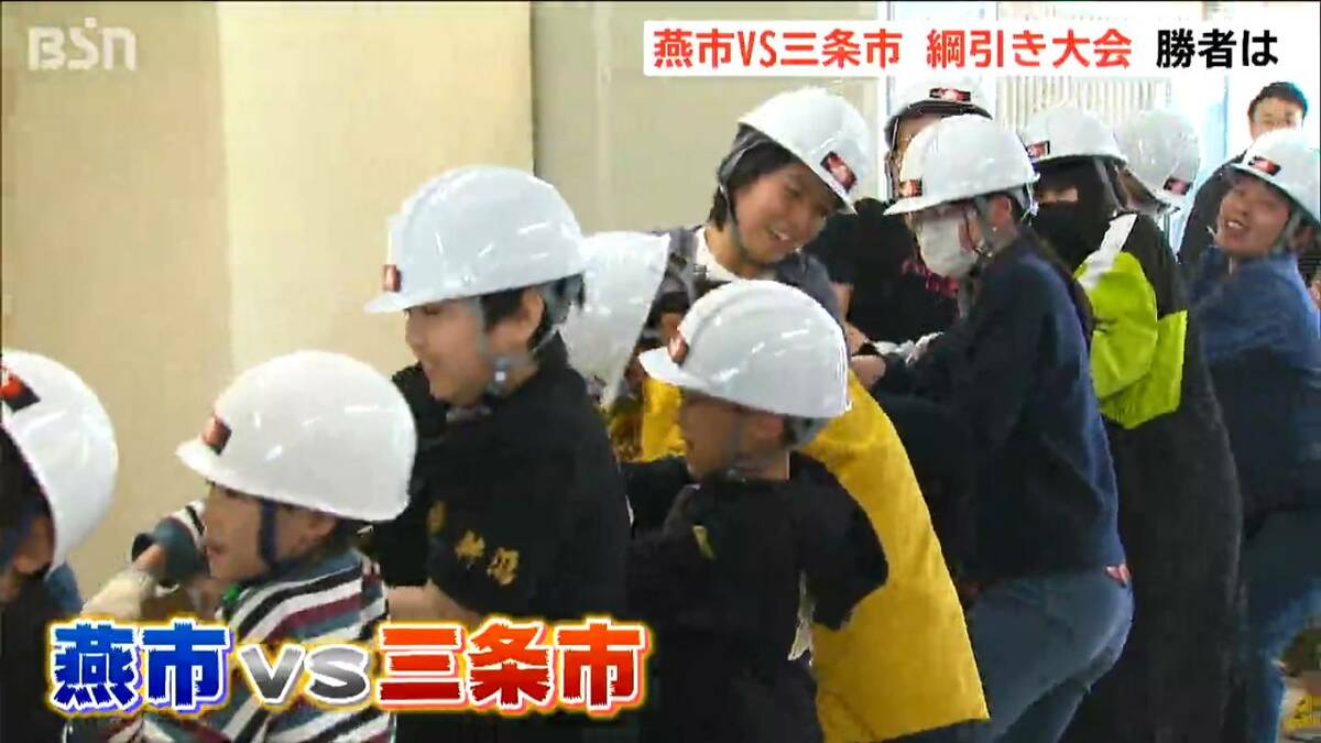 サムネイル_「背油で滑って」「三条市はカレーラーメンで」燕市vs三条市の綱引き対決　”ライバル関係”の勝負の行方は　新潟