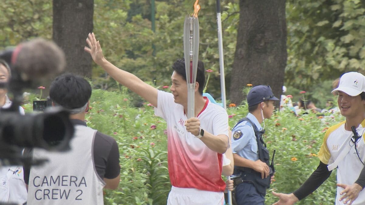 19日開幕アジア大会 聖火リレー名古屋市内で ゴゴスマMC石井亮次さんも走る