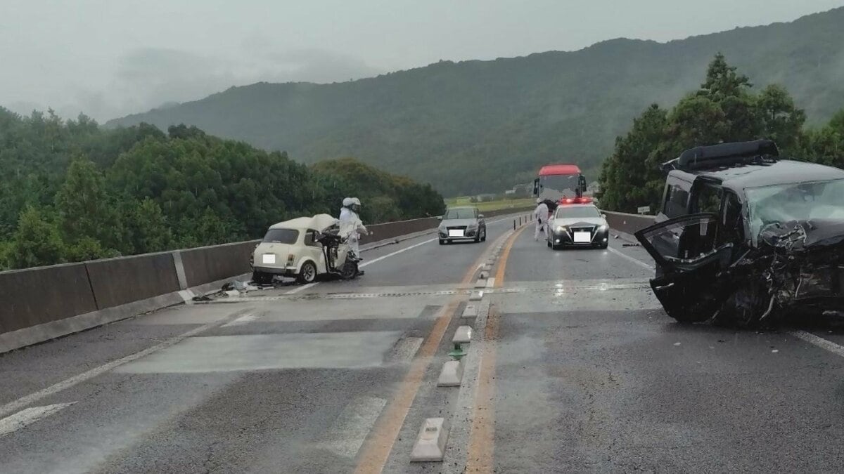 東九州道で車同士が衝突、男性1人死亡　家族4人が重傷、子ども2人は頭蓋骨骨折の疑い　大分