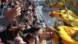 秋晴れの空に大漁旗 郷土芸能も船上で乱舞 岩手・釜石市で「曳き舟祭り」|TBS NEWS DIG