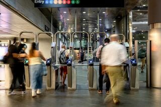ニューヨークの地下鉄、23年以来の値上げ-来年から基本運賃3ドル| TBS CROSS DIG with Bloomberg