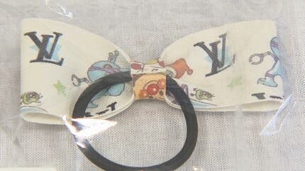 あのルイ・ヴィトンのヘアゴムが1つ300円で…実は偽物 商標法違反の