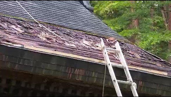 「盗みに来るには格好の場所…」集落から少し離れた山あいの場所で…長野・大鹿村の神社で屋根の銅板が盗まれる…県内で同様被害が相次ぐ、警察で連続性あるとみて捜査「本当に腹立たしいというか、悔しいというか…」　|　SBC NEWS | 長野のニュース | SBC信越放送