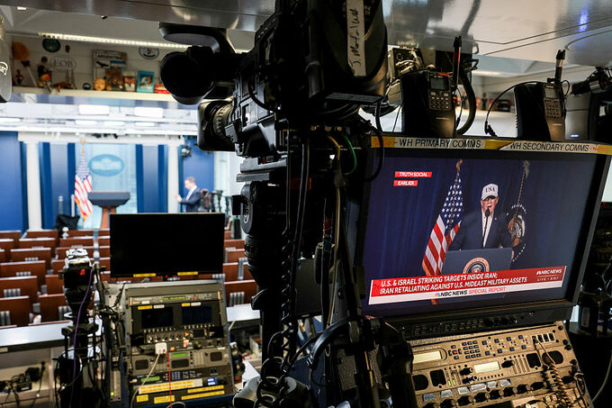 トランプ氏「最大のばくち」､イラン攻撃は支持率回復シナリオの第1幕