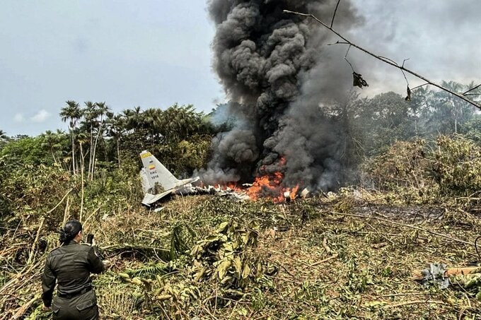 コロンビアで軍用機墜落、66人死亡と地元紙－大統領は原因不明と説明