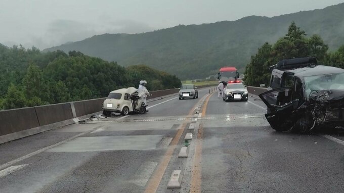 東九州道で車同士が衝突、男性1人死亡　家族4人が重傷、子ども2人は頭蓋骨骨折の疑い　大分　|　大分のニュース｜OBS NEWS｜大分放送
