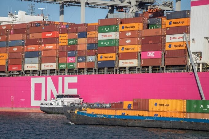 アクティビストが狙う海運株、船舶含み益拡大で割安感ー中東混乱拍車