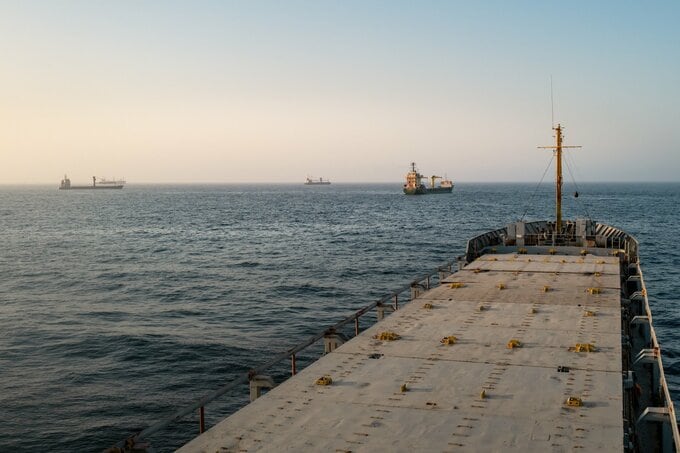 ホルムズ海峡で船舶に攻撃、米イラン合意後初－引き返すタンカーも