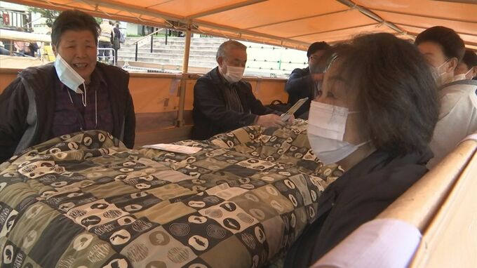 「懐かしい…何十年前だろ、豆炭コタツなんて」　冬の風物詩「こたつ船」運航始まる　|　BSSニュース | BSS山陰放送