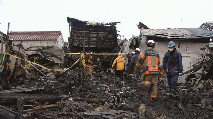 三村申吾前青森県知事の住宅火災　約6時間後に鎮火　2階建て住宅約480㎡が全焼もけが人なし　警察と消防が実況見分で火災原因調査|TBS NEWS DIG