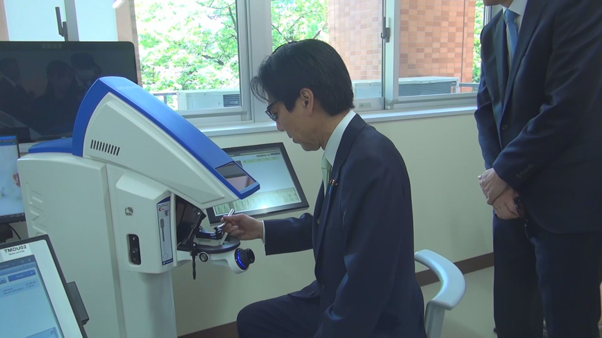 【紛失につき購入不可】東京医科歯科大学 2019 城内大臣が東京科学大学で歯科治療のVRシミュレーターを体験「リアルな