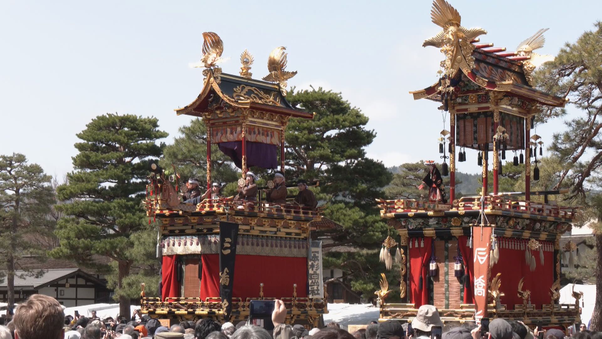 青空の下「春の高山祭」 12台の絢爛豪華な屋台  “生きているような”からくり人形に海外からの観光客も「ファンタスティック」