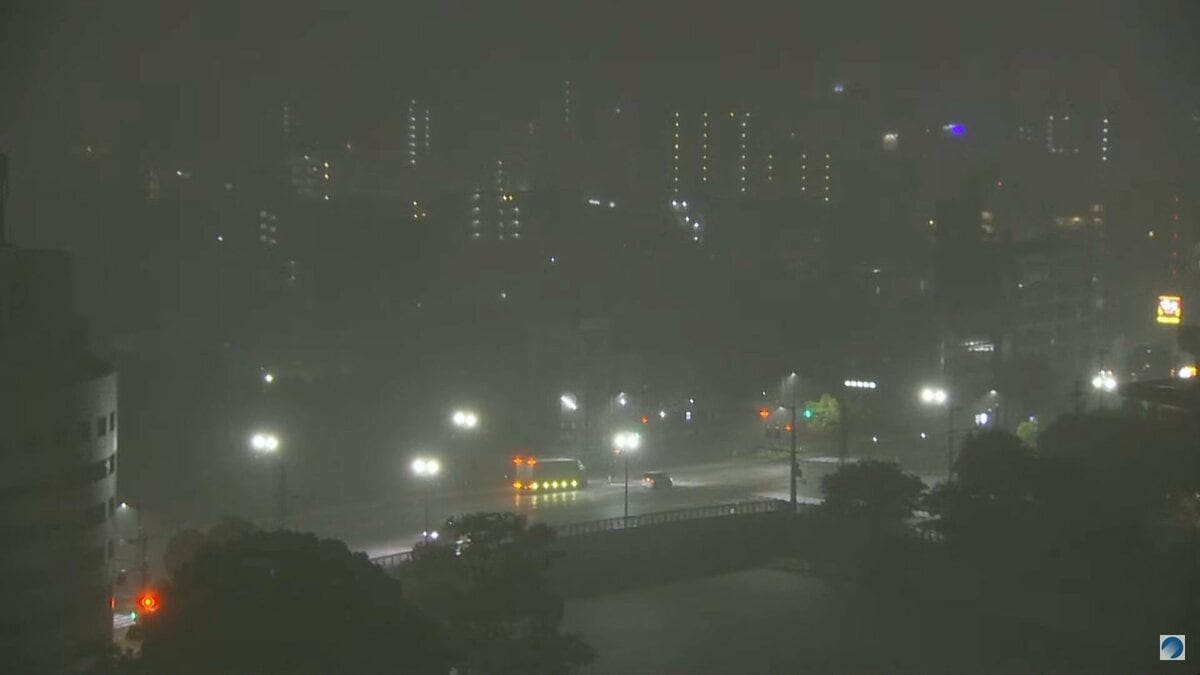 鹿児島市で1時間55ミリの非常に激しい雨 発達した雨雲、次々と流れ込む