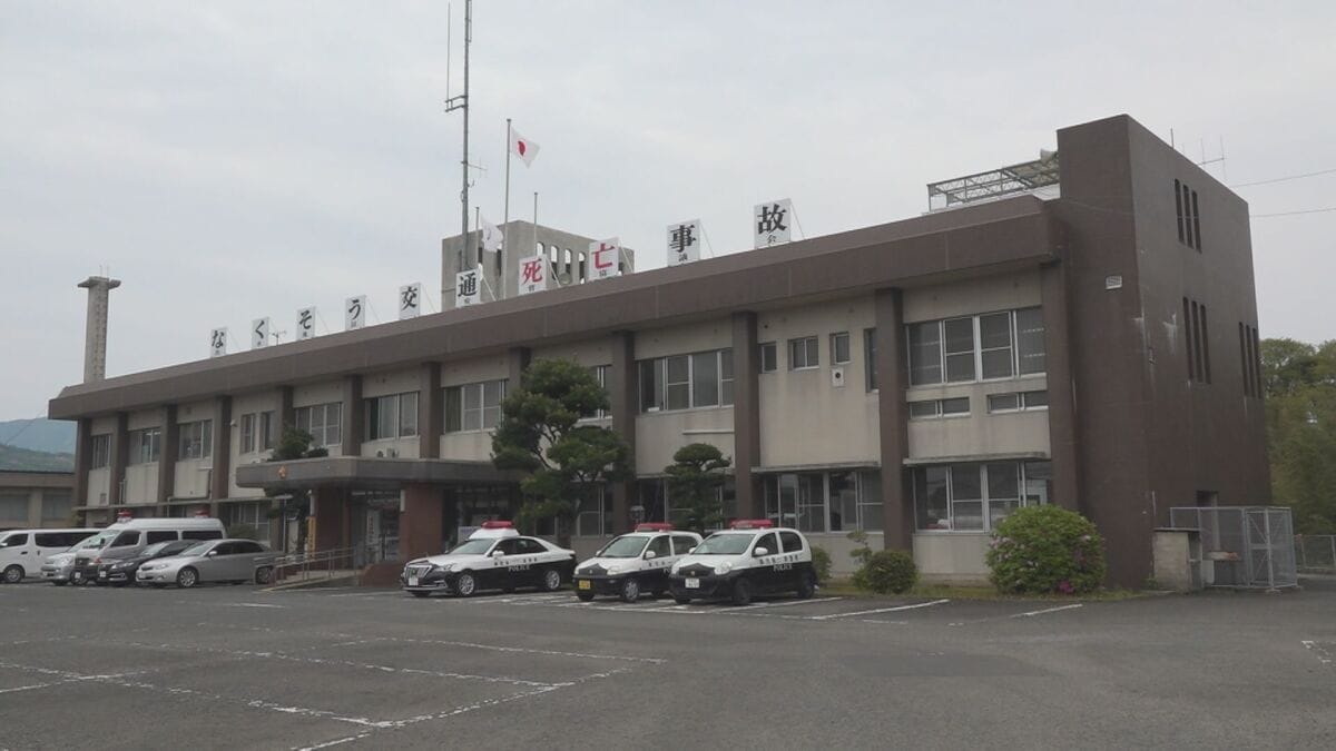 バイクの高校生が意識不明の重体　交差点で乗用車と出合い頭に衝突　鹿児島・出水市　