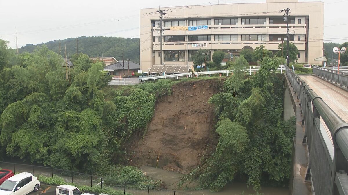 梅雨前線停滞で26日未明から再び大雨のおそれ　岡城跡の斜面崩壊…大分県内で土砂崩れ、交通機関の乱れ相次ぐ　土砂災害に厳重警戒