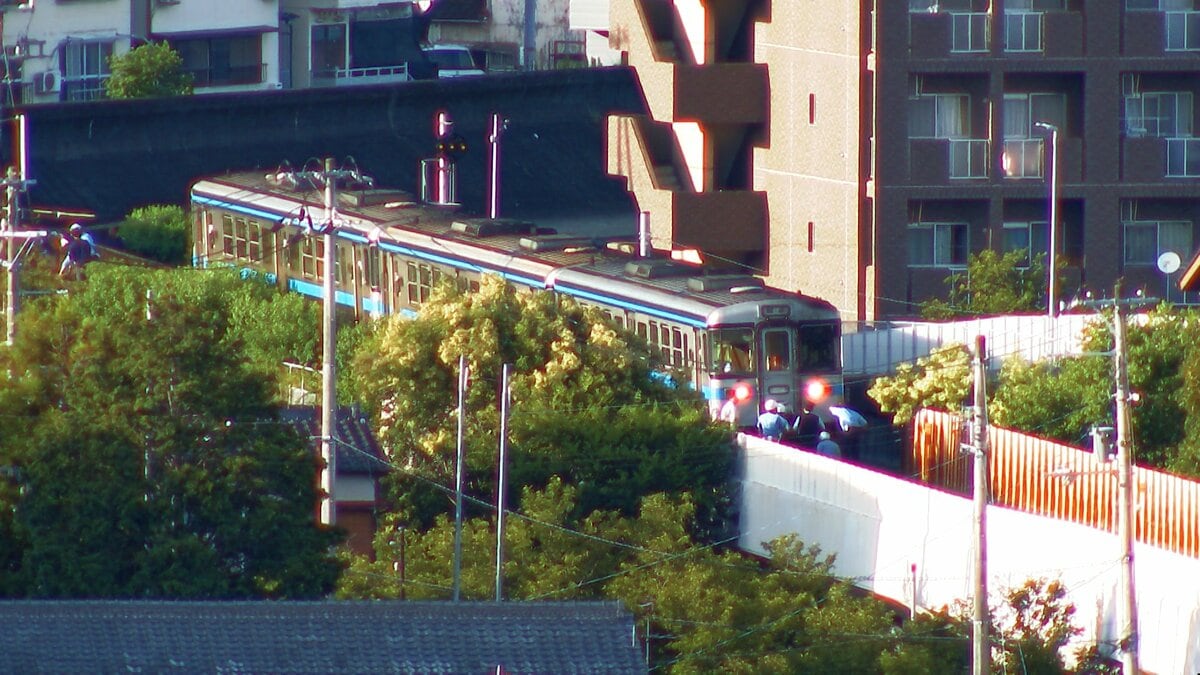 【JR土讃線】線路内で回送列車と20代男性が衝突　.男性は搬送先の病院で死亡確認【高知】　
