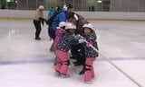 「ツルツルするのが楽しい！」岡谷市のスケートリンクで「氷上運動会」　綱引きや玉入れなど楽しむ　|　SBC NEWS | 長野のニュース | SBC信越放送