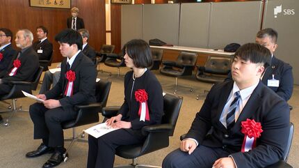 レスリング世界選手権初優勝・高橋海大選手ら7人表彰＝静岡新聞社