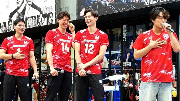 石川祐希主将がまさかのハプニングに平謝り　timelesz・原嘉孝さん「直撃したけど嬉しいです！」【ネーションズリーグ】|TBS NEWS DIG