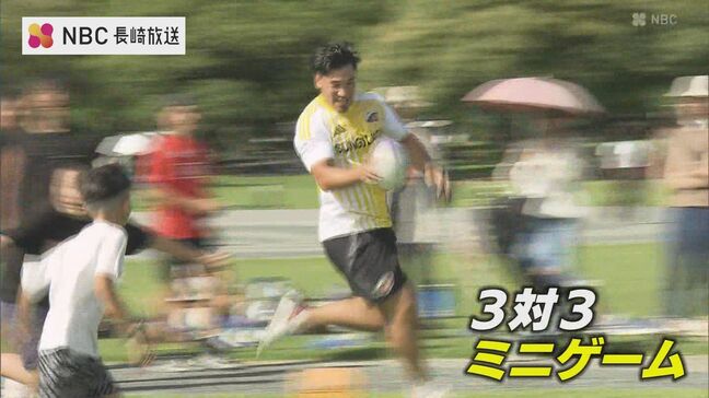 東京サントリーサンゴリアスの選手らが みなとまつりでラグビー体験イベント |TBS NEWS DIG