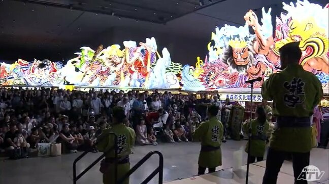 【詳報】囃子方も思わず「やばいですね…」人気の囃子演奏にはホールを埋め尽くすほどの観客が！　開館直後には250人殺到で長蛇の列も！　『青森ねぶた祭』に出陣の4台の大型ねぶたの展示はじまる　青森県青森市|TBS NEWS DIG