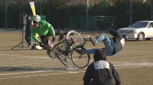 「衝撃を受けました」　スタントマンが事故を再現　高校生に安全運転を呼びかけ　山梨・甲府東高校|TBS NEWS DIG